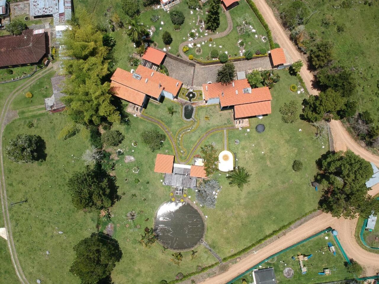 Hotel Maca Lago Calima Exterior photo