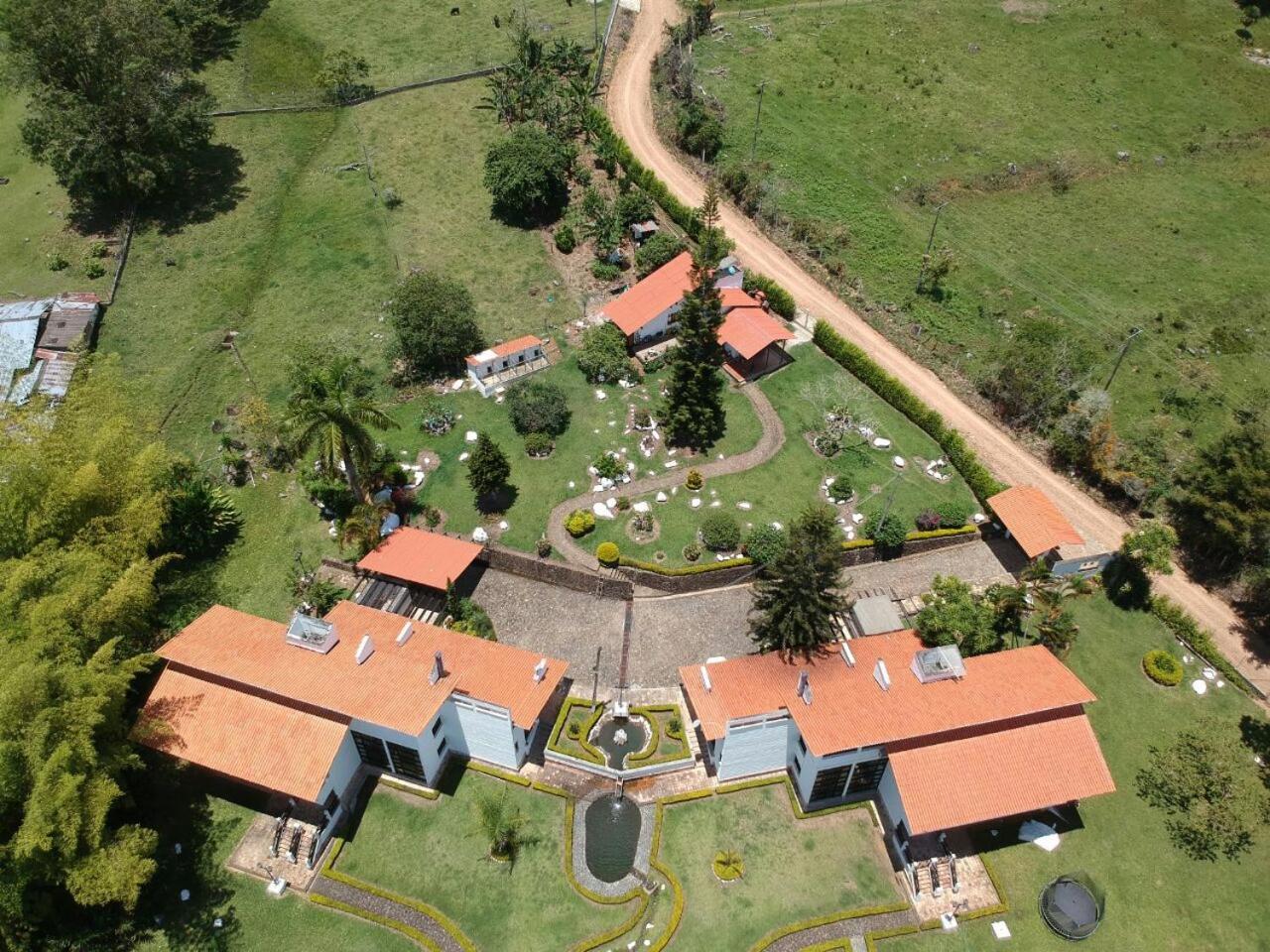 Hotel Maca Lago Calima Exterior photo